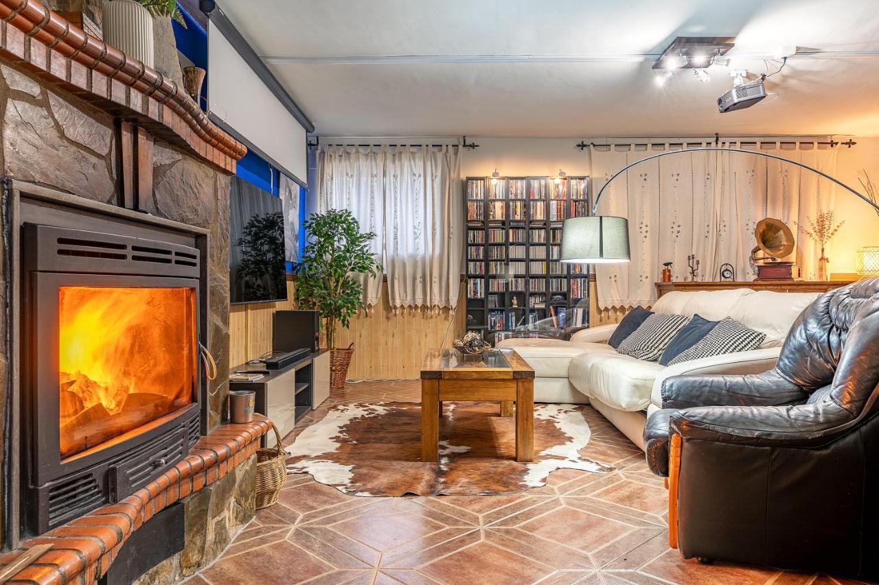 Illora Casa De Amigos La Latina Con Piscina, Chimenea Y Barbacoaヴィラ エクステリア 写真